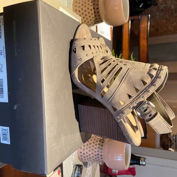 Vince Camuto Reston Sandals - Picture 3 of 4